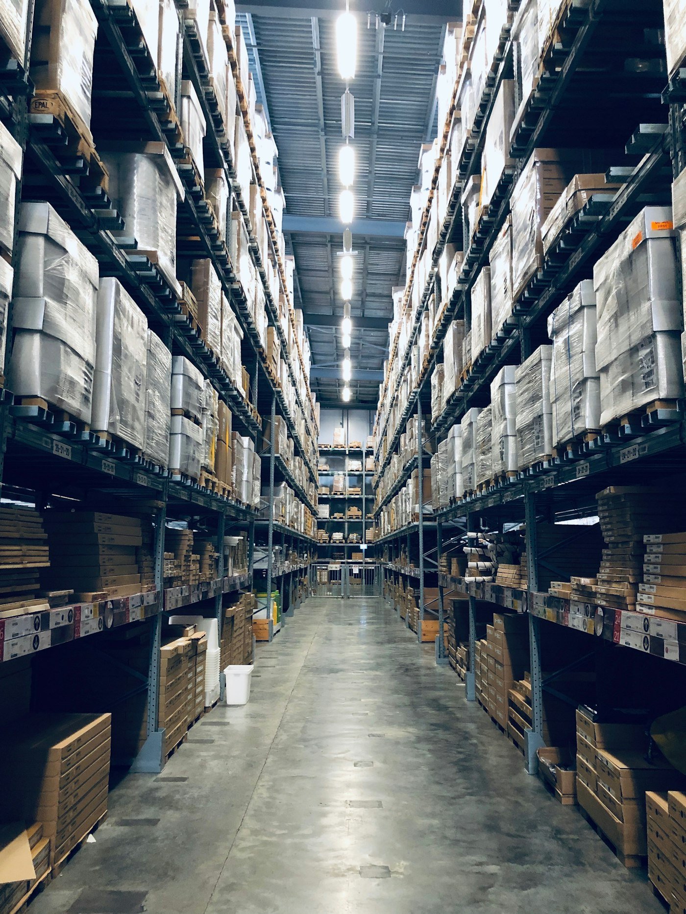 Gudang logistik modern